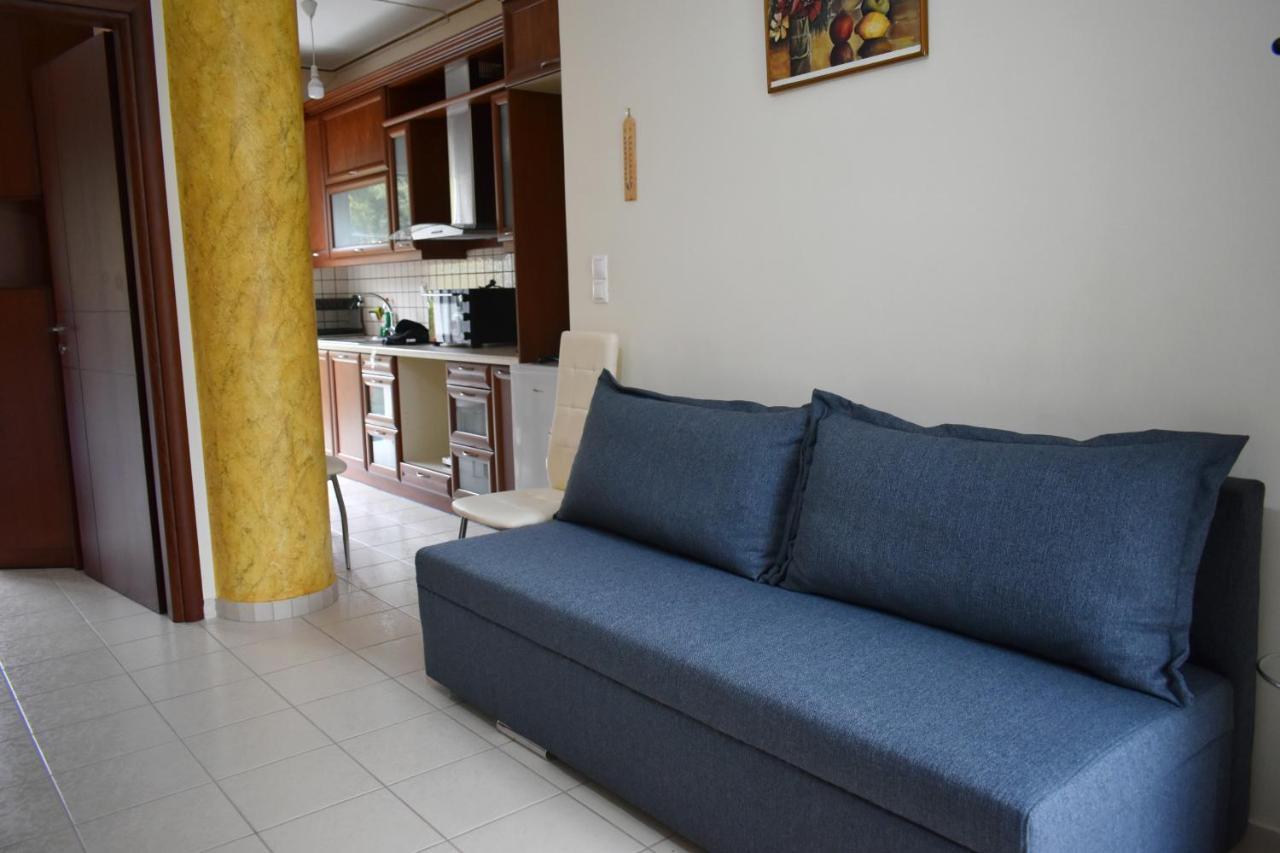 Petit House Under The Rocks Apartment Kalambaka Exterior photo