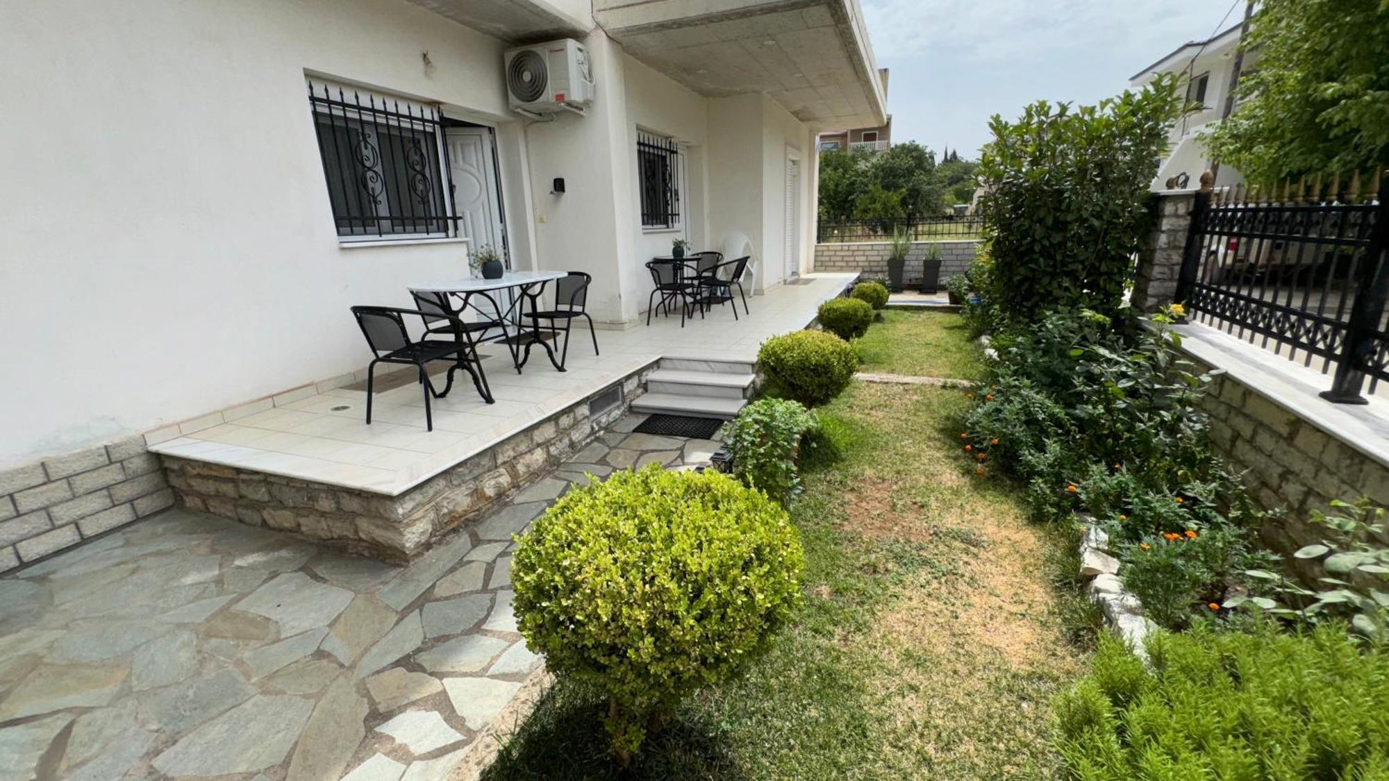Petit House Under The Rocks Apartment Kalambaka Exterior photo