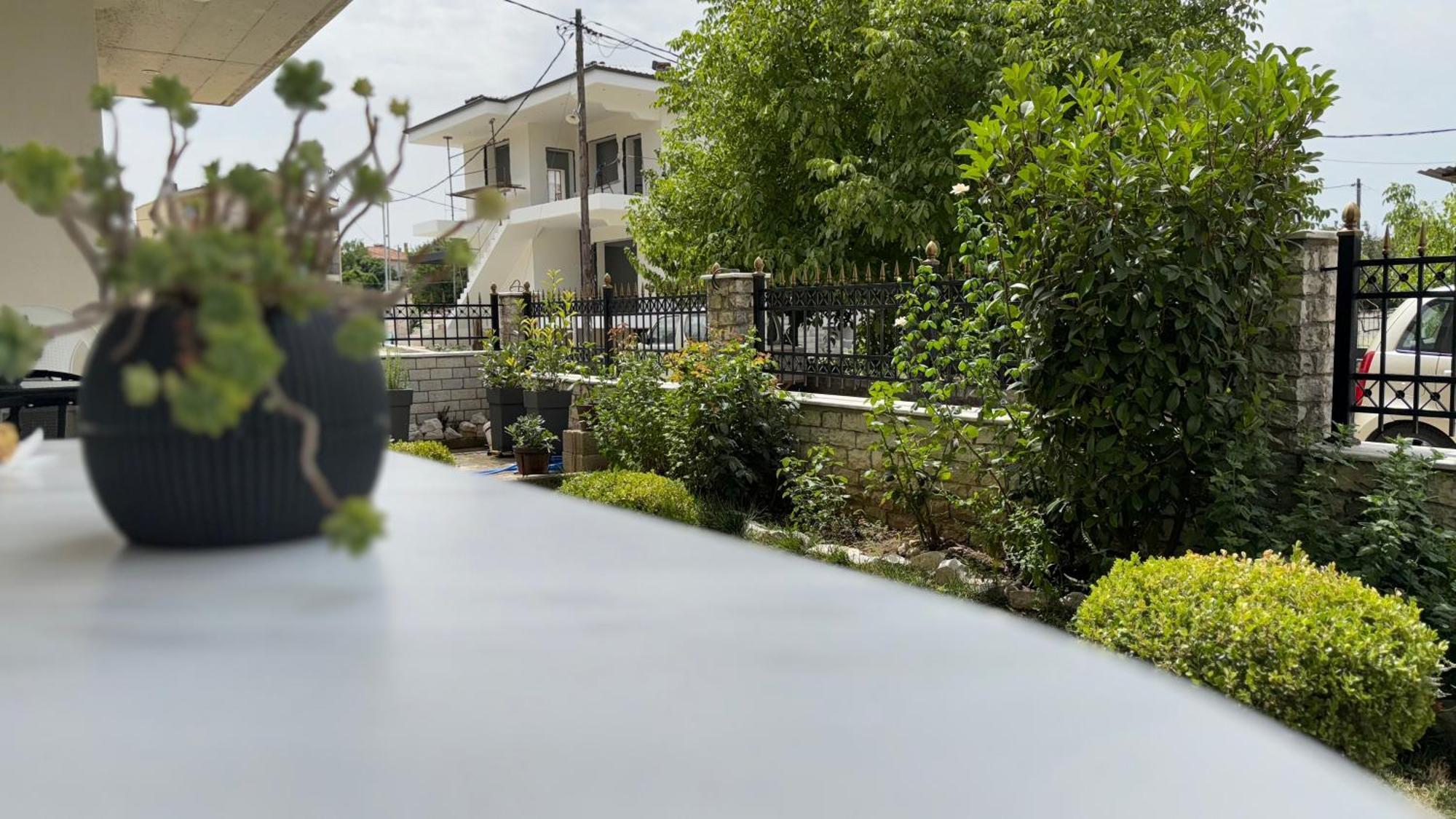Petit House Under The Rocks Apartment Kalambaka Exterior photo