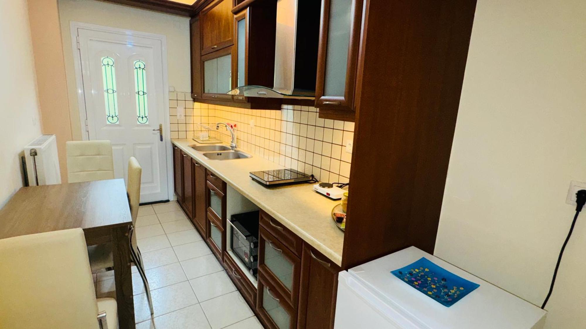 Petit House Under The Rocks Apartment Kalambaka Exterior photo