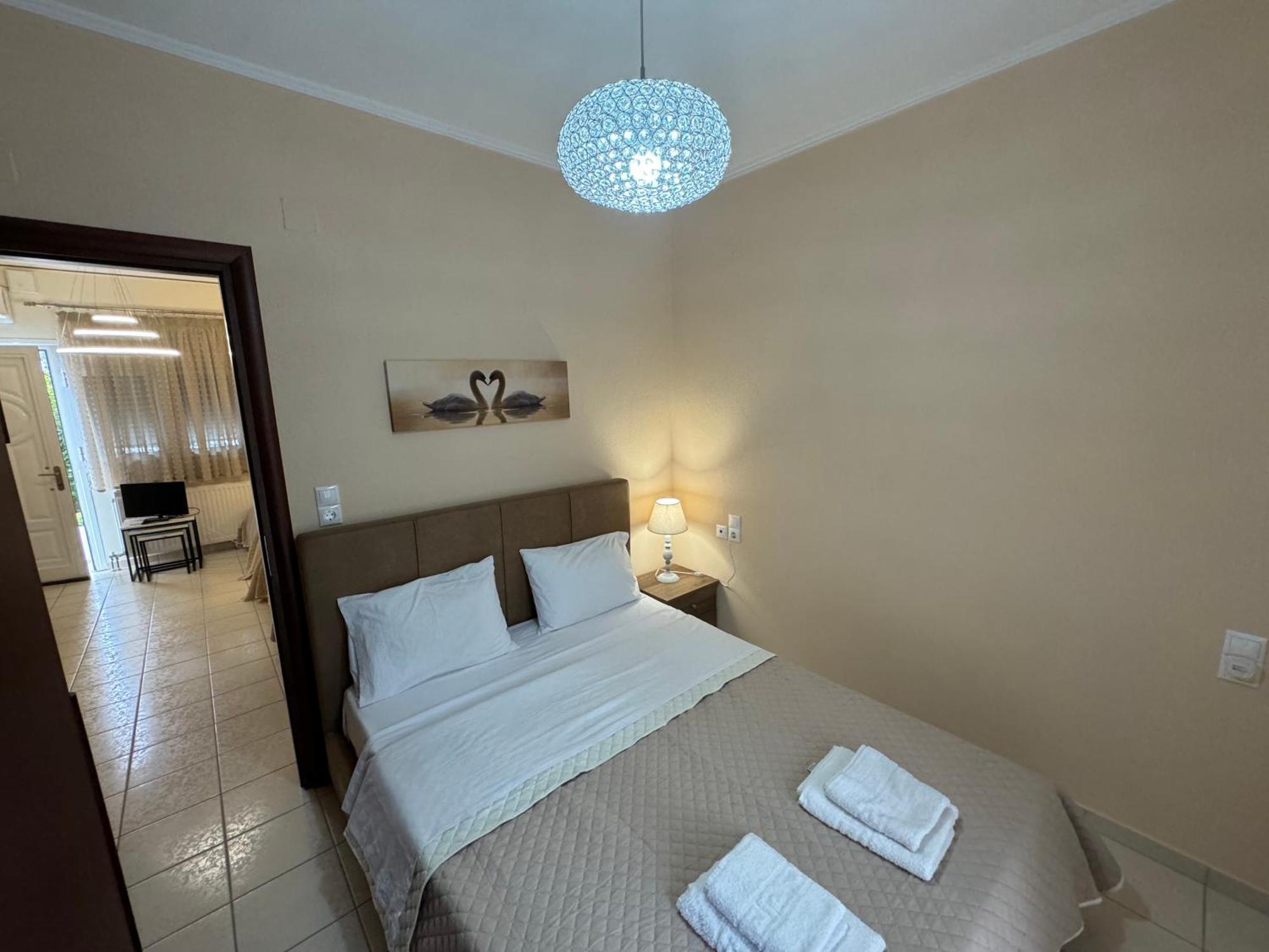 Petit House Under The Rocks Apartment Kalambaka Exterior photo